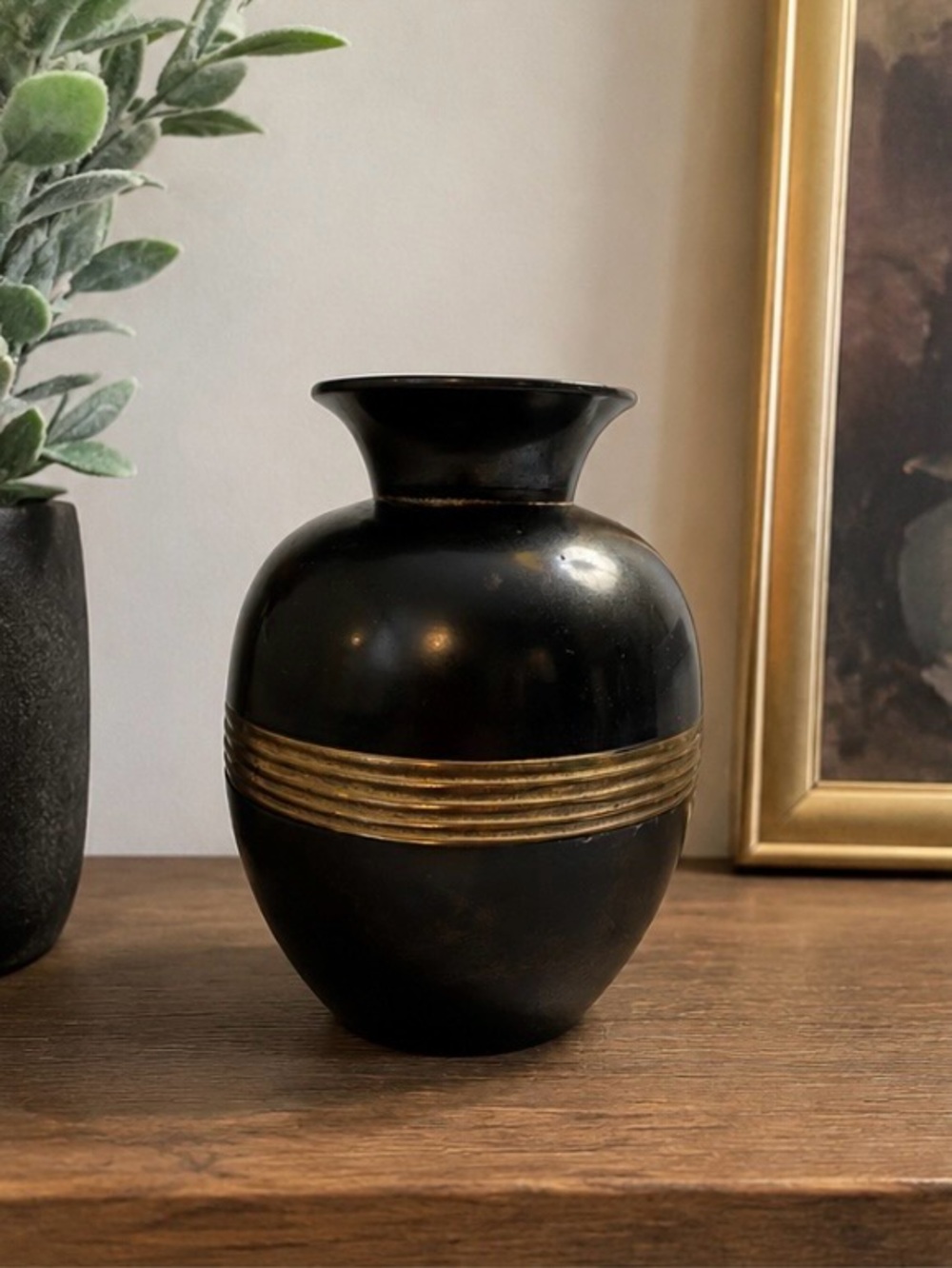 Vintage Black & Gold
Decorative Vase - Made in India 5” tall
